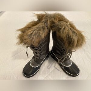 Woman’s Size 10 Winter Faux Fur Waterproof Winter Duck/Boot Mid-calf Lace-up NEW